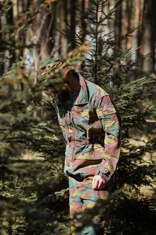 Puzzle in der Tarnung: Warum der belgische Militärüberschuss ein Muss ist, das man haben muss