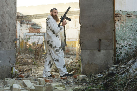 Warum Militär-Überschusskleidung perfekt für Paintball- und Airsoft-Fans ist