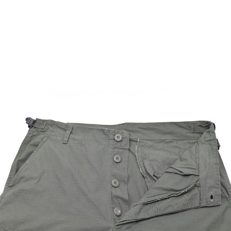 Leichte, vorgewaschene Bermudashorts der Marke Mil-Tec im US Army-Stil OD aus Ripstop