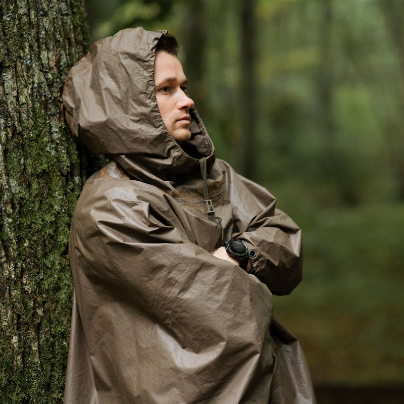 Bundeswehr Regenponcho mit Kapuze und wasserdichtem Olivgrün
