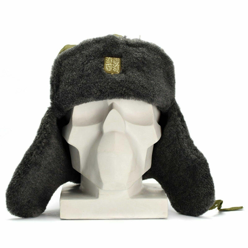 Echte tschechische Armeemütze, Militär-Wintermütze, Uschanka, grau-oliv, mit Abzeichen, NEU
