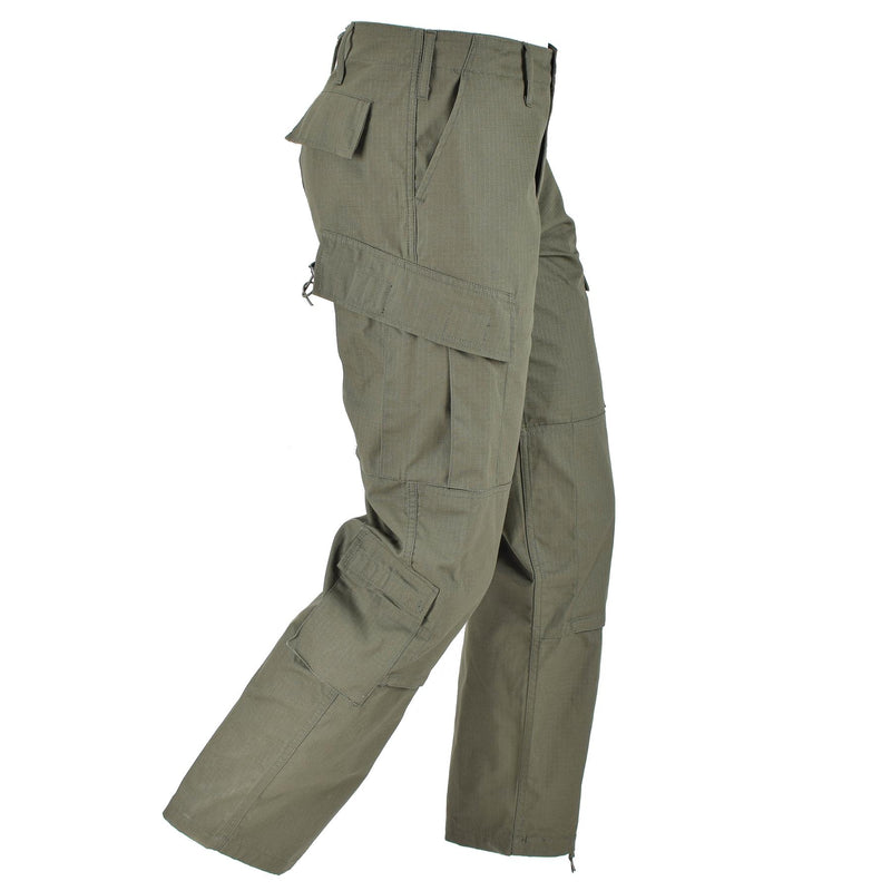 Olivgrüne Ripstop-Cargohose im US-Army-Stil der Marke Mil-Tec für die Kampfuniform der US-Armee