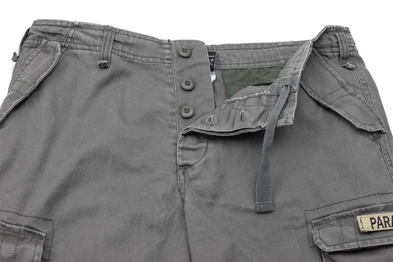 Olivgrüne, vorgewaschene Moleskin-Cargo-Shorts der Marke Mil-Tec im Militärstil für Fallschirmjäger