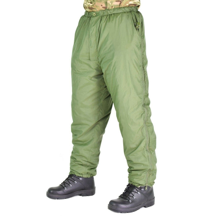 Thermo-Wendehose der britischen Armee in Grün, konzipiert für kaltes Wetter und extreme Outdoor-Bedingungen.