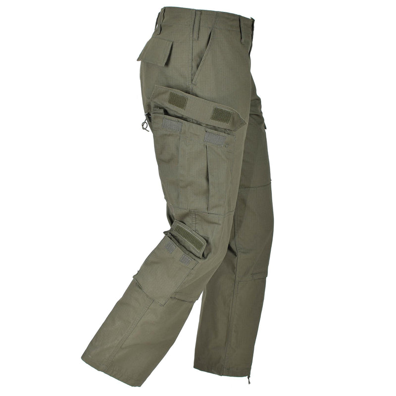 Olivgrüne Ripstop-Cargohose im US-Army-Stil der Marke Mil-Tec für die Kampfuniform der US-Armee