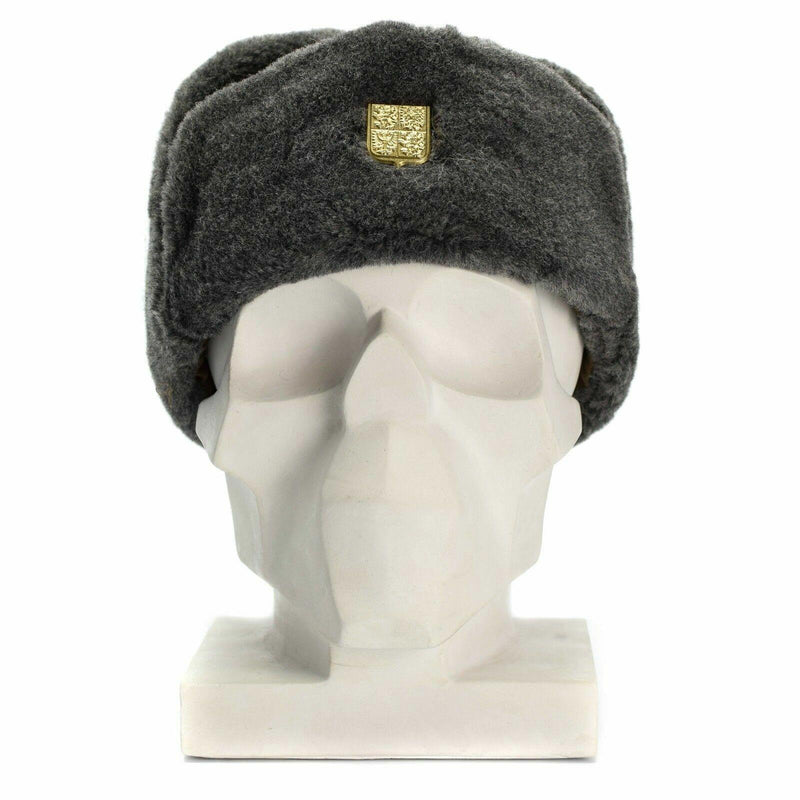 Echte tschechische Armeemütze, Militär-Wintermütze, Uschanka, grau-oliv, mit Abzeichen, NEU