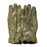 Echte britische militärische Kampf- und Taktikhandschuhe aus Leder, isoliert, MTP-Tarnung