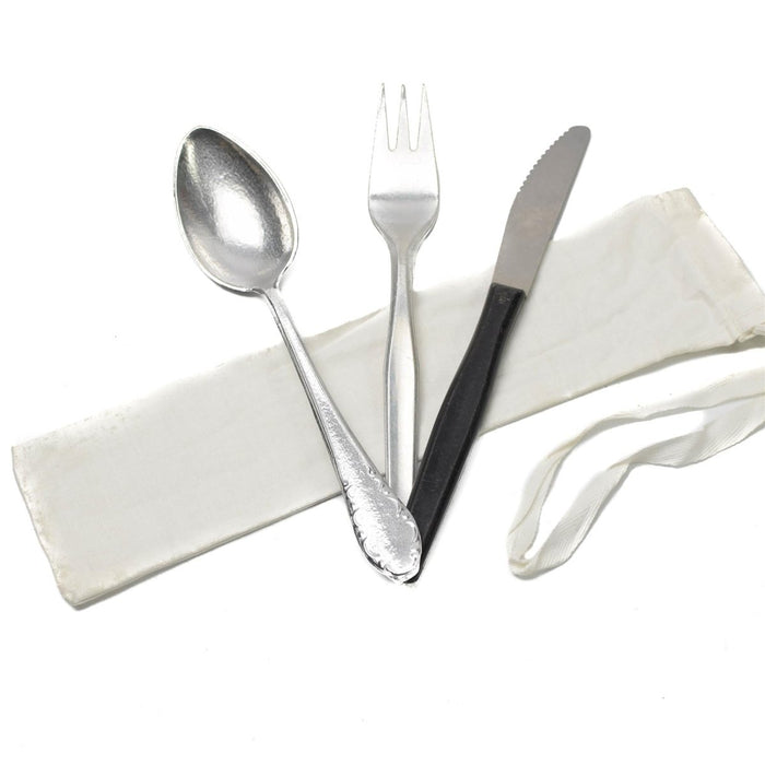 Echtes 3-teiliges Aluminiumbesteckset der tschechischen Armee mit Löffel, Gabel, Messer und weißer Tragetasche aus Militärüberschuss