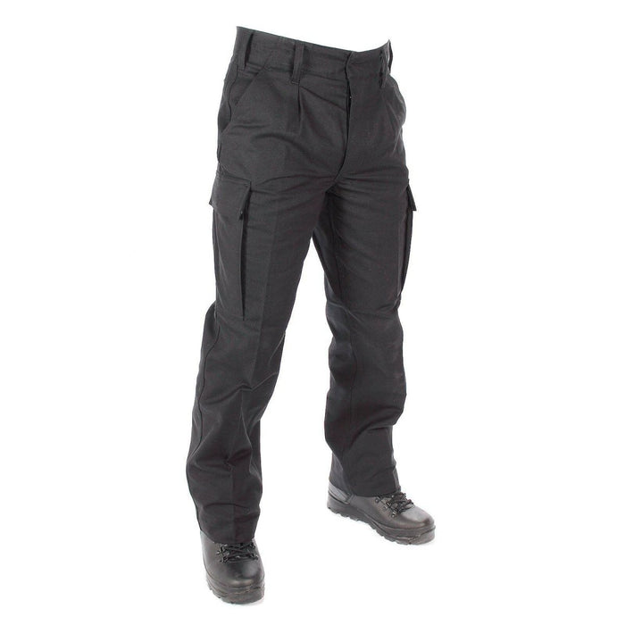 Echte schwarze Moleskin-Cargohose der Bundeswehr mit Gürtelschlaufen und sicheren Taschen, langlebig für den Einsatz im Feldkampf.