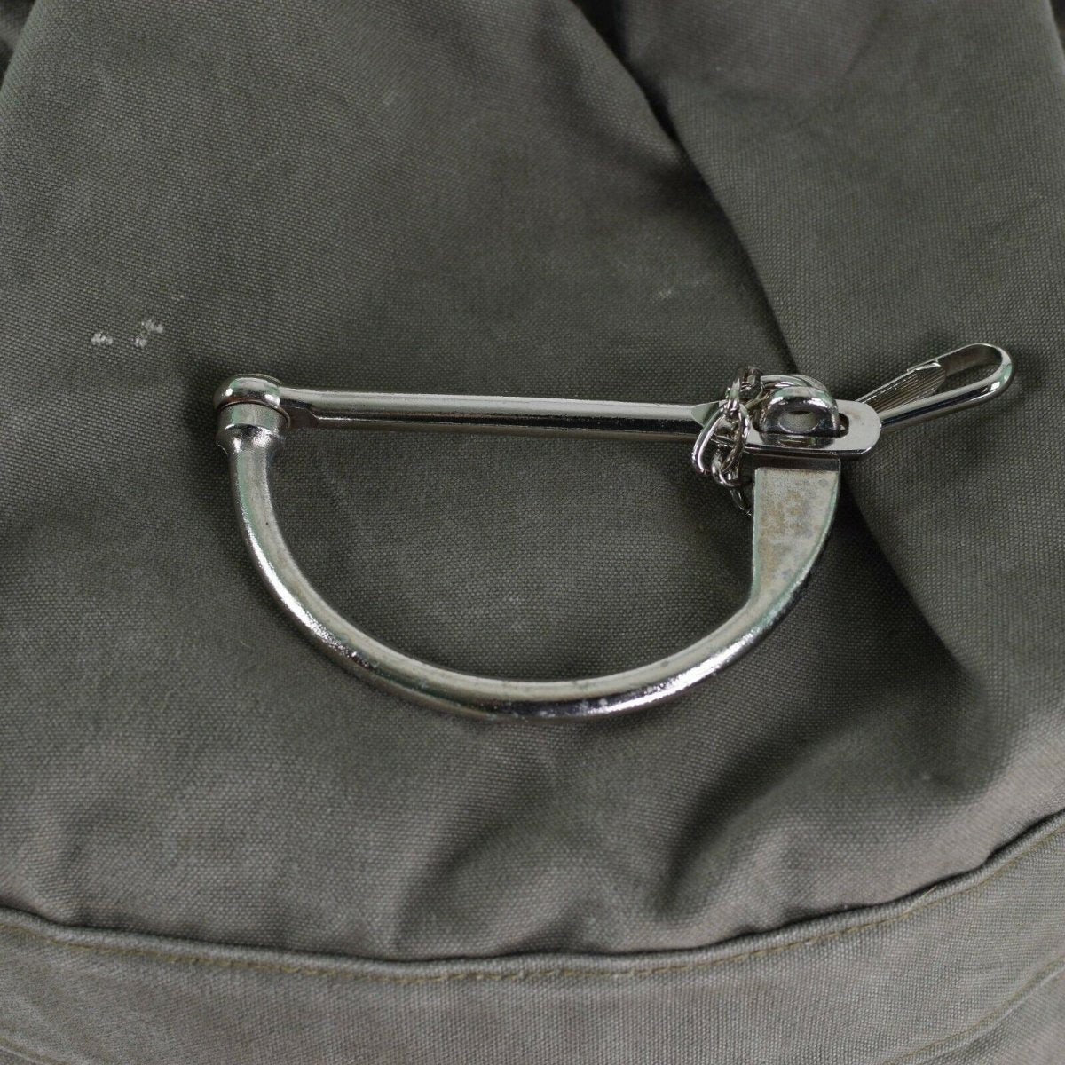 Original Seesack der Bundeswehr, großer Seesack mit Schultergurten und Schloss