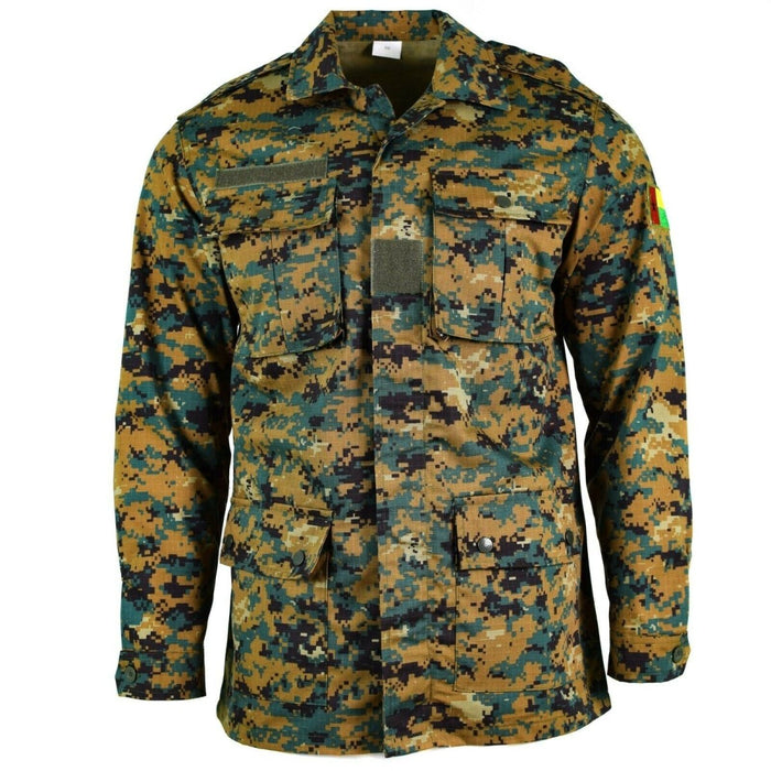 Echte Armeejacke aus Guinea-Bissau in digitalem RipStop-Savanna-Tarnmuster mit mehreren Taschen und militärischen Details.