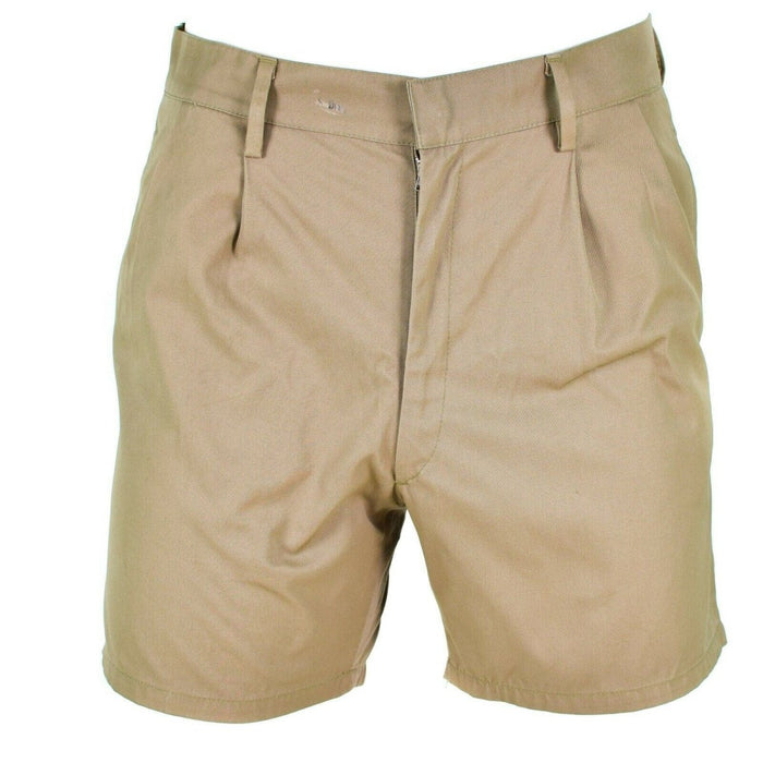 Echte italienische Khaki-Militärshorts mit Reißverschluss vorne, Gürtelschlaufen und strapazierfähigem, atmungsaktivem Stoff für Outdoor- und Freizeitkleidung.