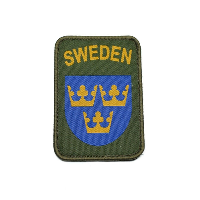 Schweden-Militärpatch mit drei goldenen Kronen auf blauem Schild und olivgrünem Hintergrund mit SCHWEDEN-Text.