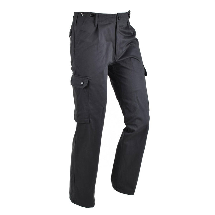 Schwarze BDU-Cargohose im Stil der Bundeswehr mit mehreren Taschen, strapazierfähigem Stoff und klassischem Kampfuniform-Design.