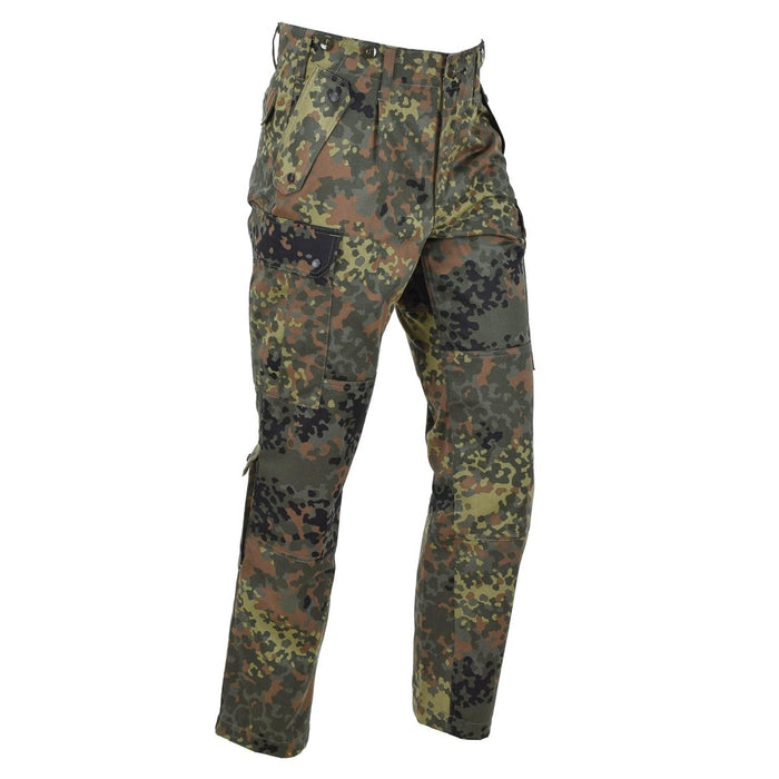 Leo Kohler BDU-Hose im Flecktarn-Tarnmuster der Bundeswehr mit verstärkten Knien und Cargotaschen für den taktischen Einsatz.