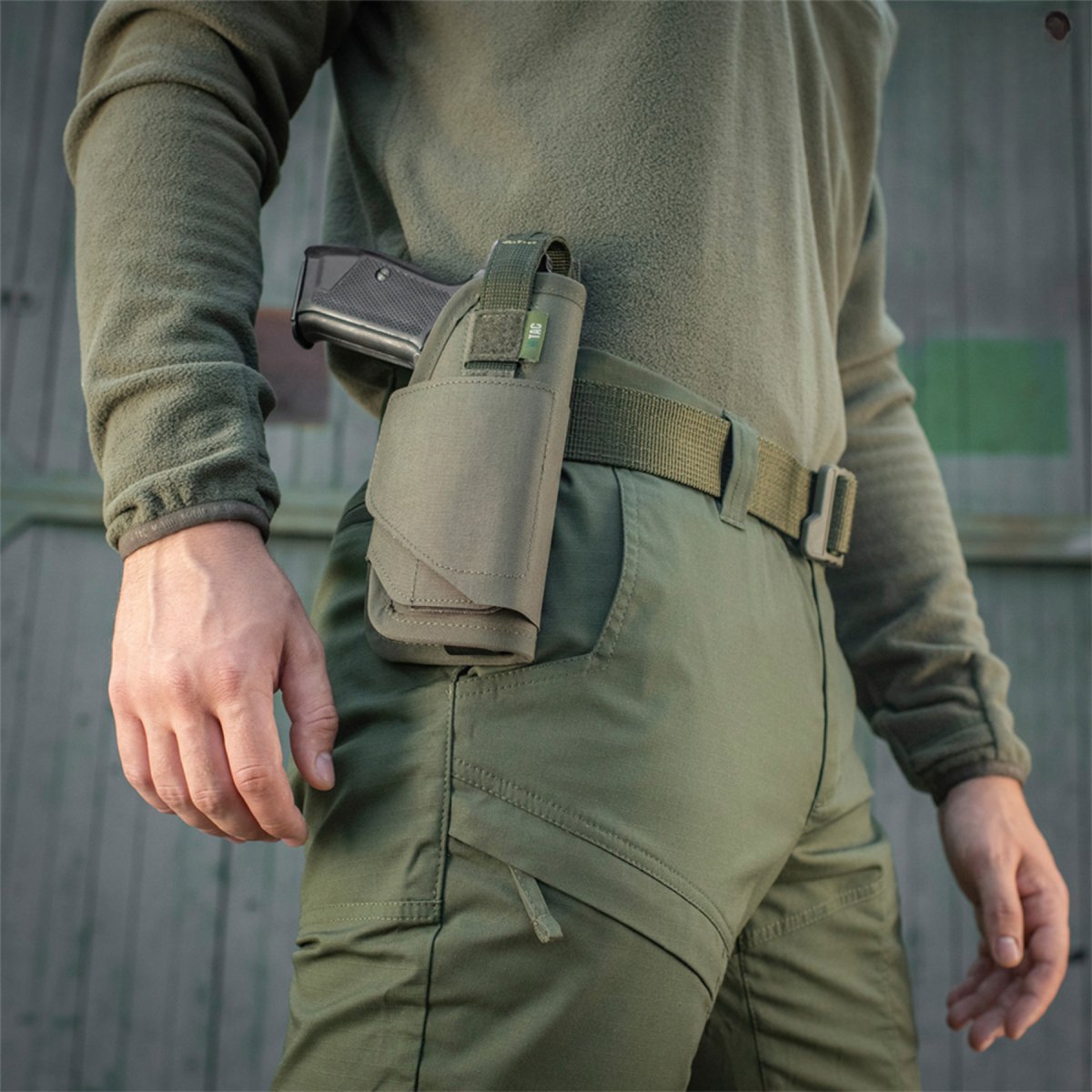 M-TAC Pistolenholster für Rechtshänder, verstellbarer Riemen, MOLLE-Schnittstelle, Oliv
