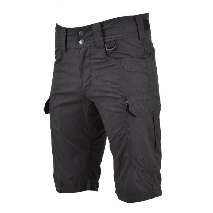 Schwarze Bermudashorts im Military-Stil mit Cargotaschen, Kunststoff-D-Ring und verstellbarer Taille aus strapazierfähiger Ripstop-Baumwolle.