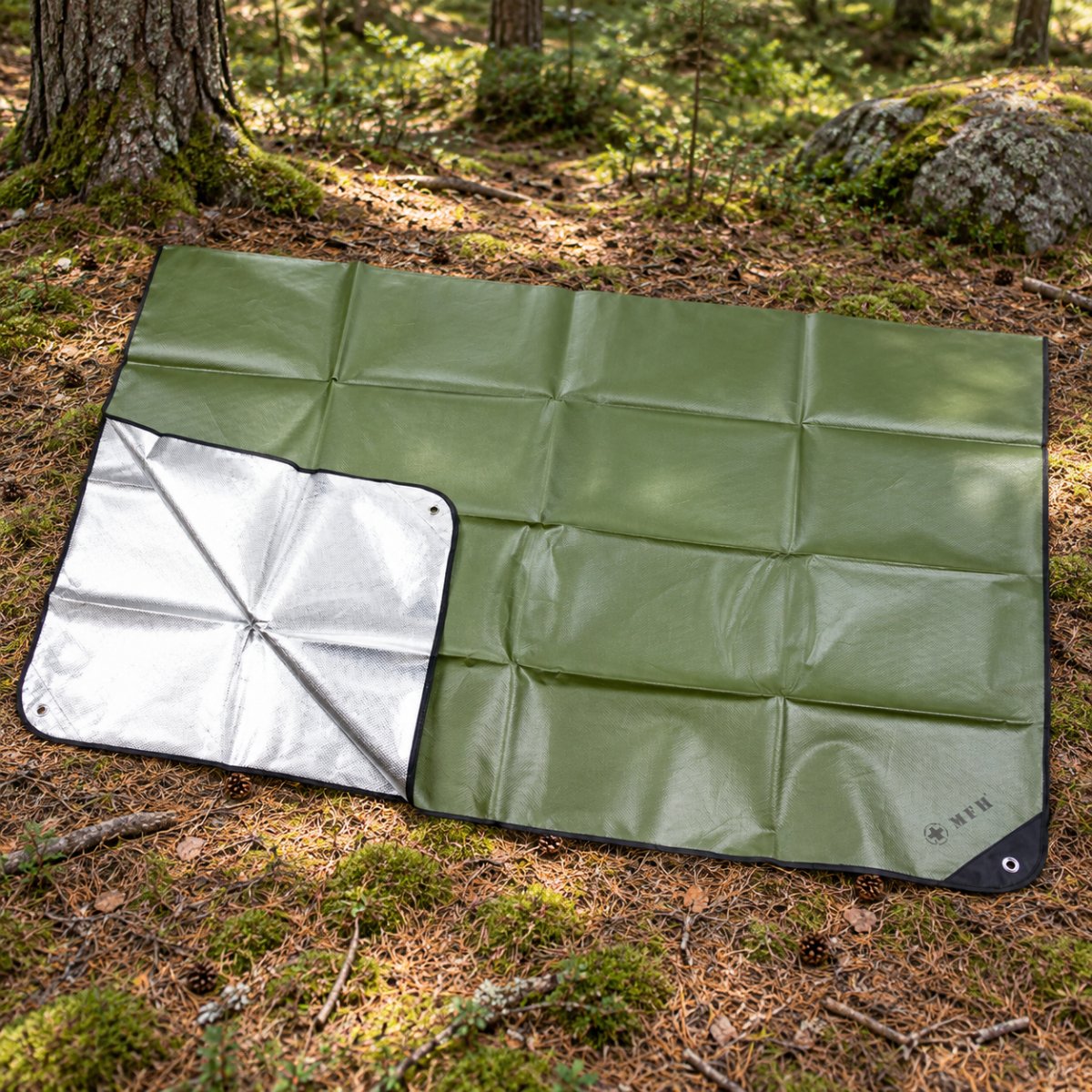MFH Notfallplane, 210 x 150 cm, aluminiumbeschichtete Camping-Bodenplane, OD-Grün