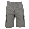 Olivgrüne, vorgewaschene Bermuda-Shorts aus Moleskin der Marke Mil-Tec im Stil der Bundeswehr