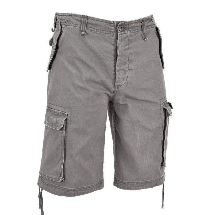 Graue Fallschirmjäger-Cargoshorts im Militärstil von Mil-Tec mit mehreren Taschen und Gürtelschlaufen für den Außenbereich.