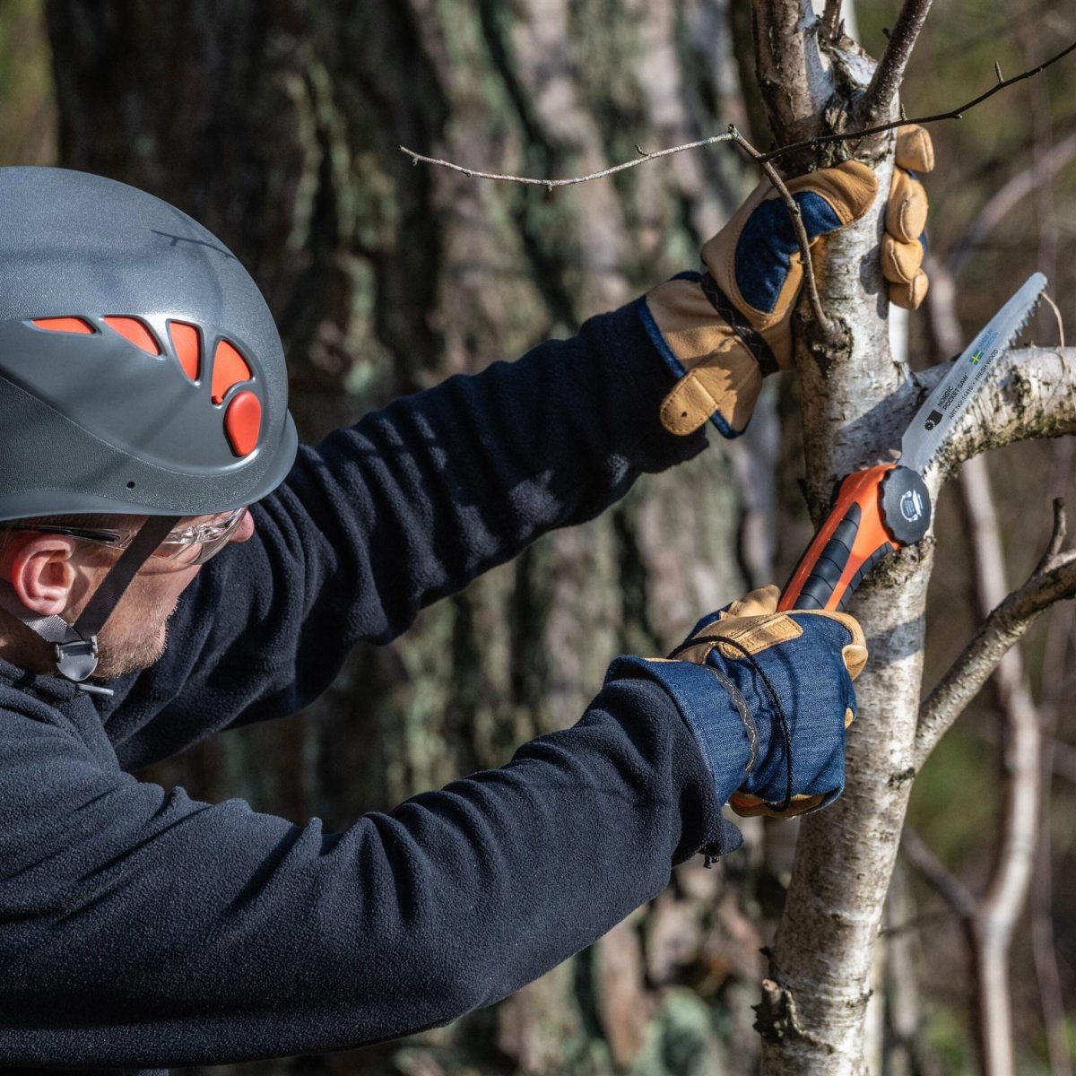 NORDIC POCKET SAW Klappbare Säge aus frischem Holz, kompaktes Wander- und Campingwerkzeug