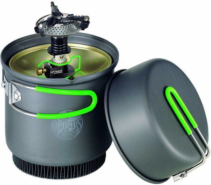 Kompakter Optimus Crux Weekender HE Camping-Gaskocher mit klappbarem Brenner und leichtem Kochgeschirr für effizientes Kochen im Freien.