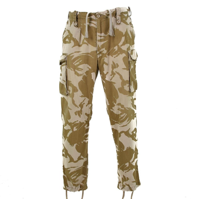 Leichte Kampfhose im Wüstentarnmuster der britischen Armee mit Cargotaschen und verstellbarer Taille.
