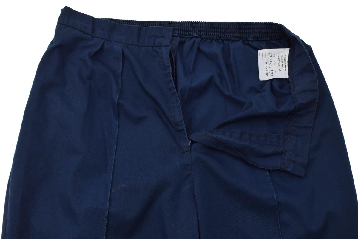 Originale Sanitäterhose der britischen Armee mit Falten vorne und elastischem Bund in Marineblau