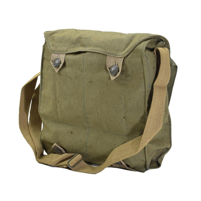 Vintage grüne tschechische Militär-Gasmasken-Umhängetasche aus strapazierfähigem Canvas mit verstellbarem Riemen, neuer Überschusszustand.