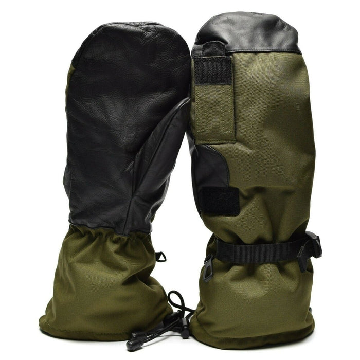 Originale olivgrüne Gore-Tex-Abzugsfinger-Fäustlinge der niederländischen Armee mit Lederhandflächen und verstellbaren Handgelenkschlaufen für kalte, nasse Bedingungen.