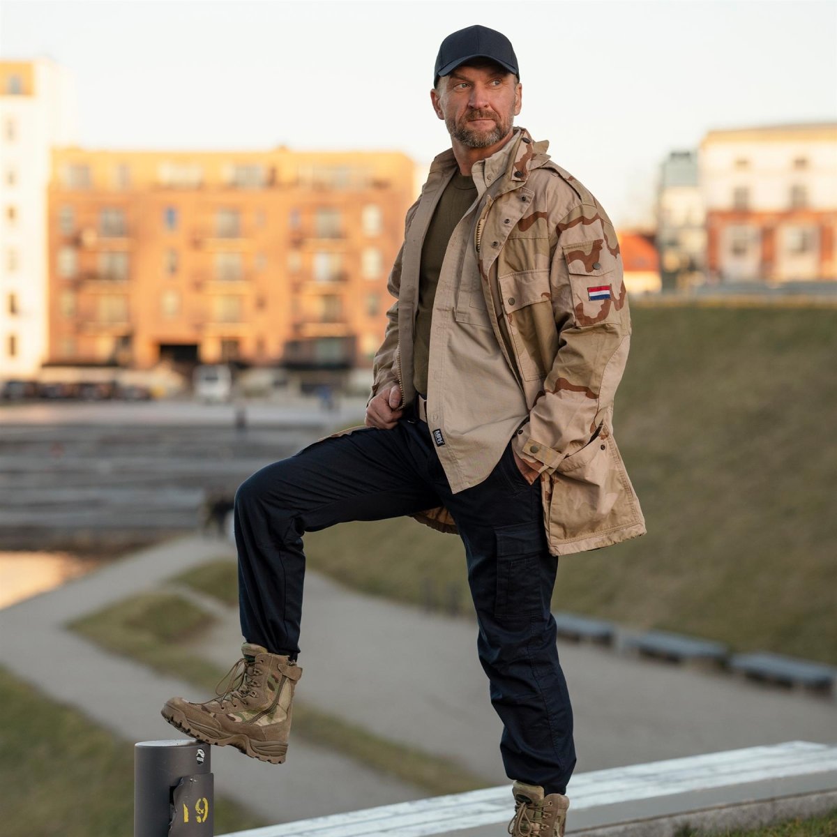 Original niederländische Militärfeldmantel Verstellbare Manschetten Saum Desert Camo