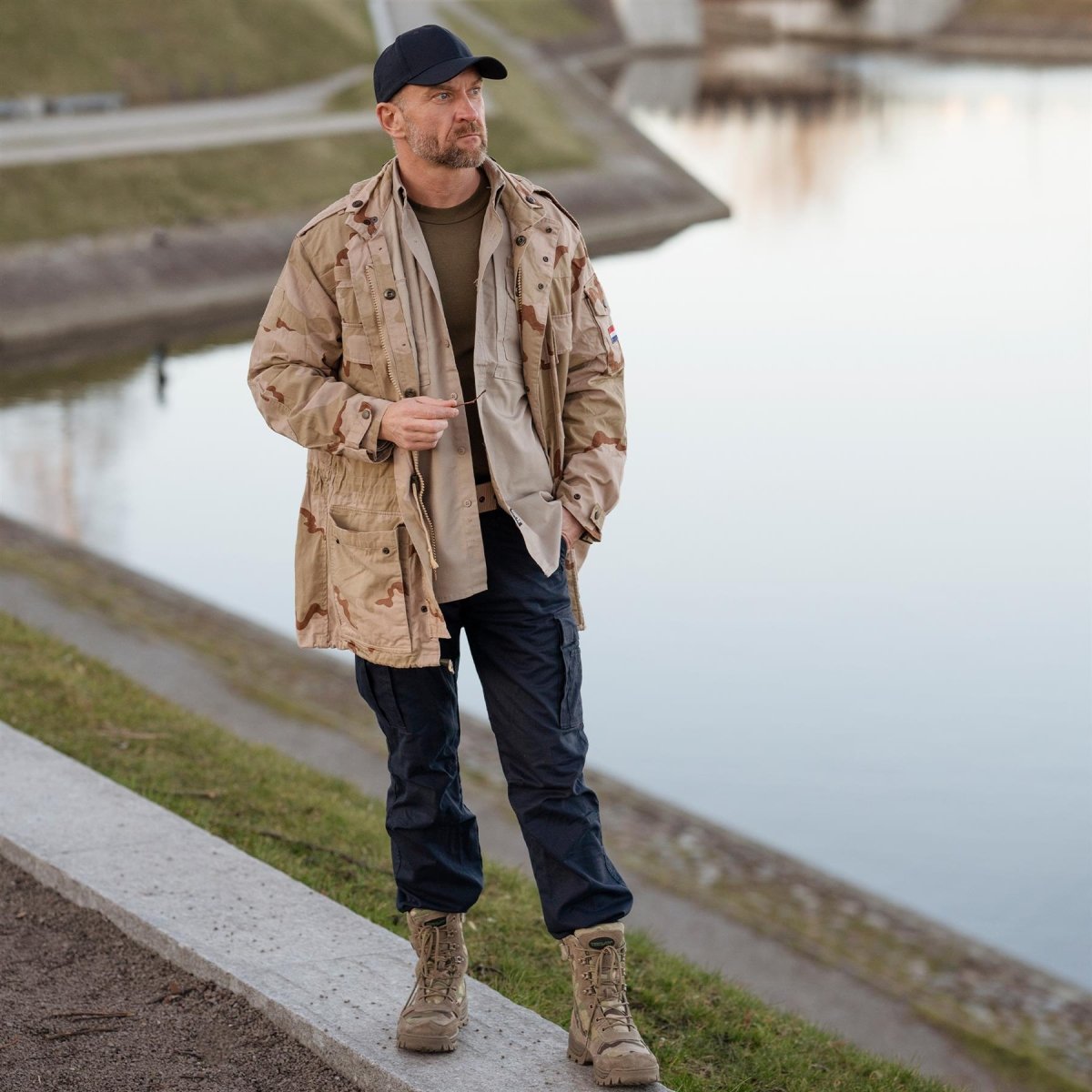 Original niederländische Militärfeldmantel Verstellbare Manschetten Saum Desert Camo