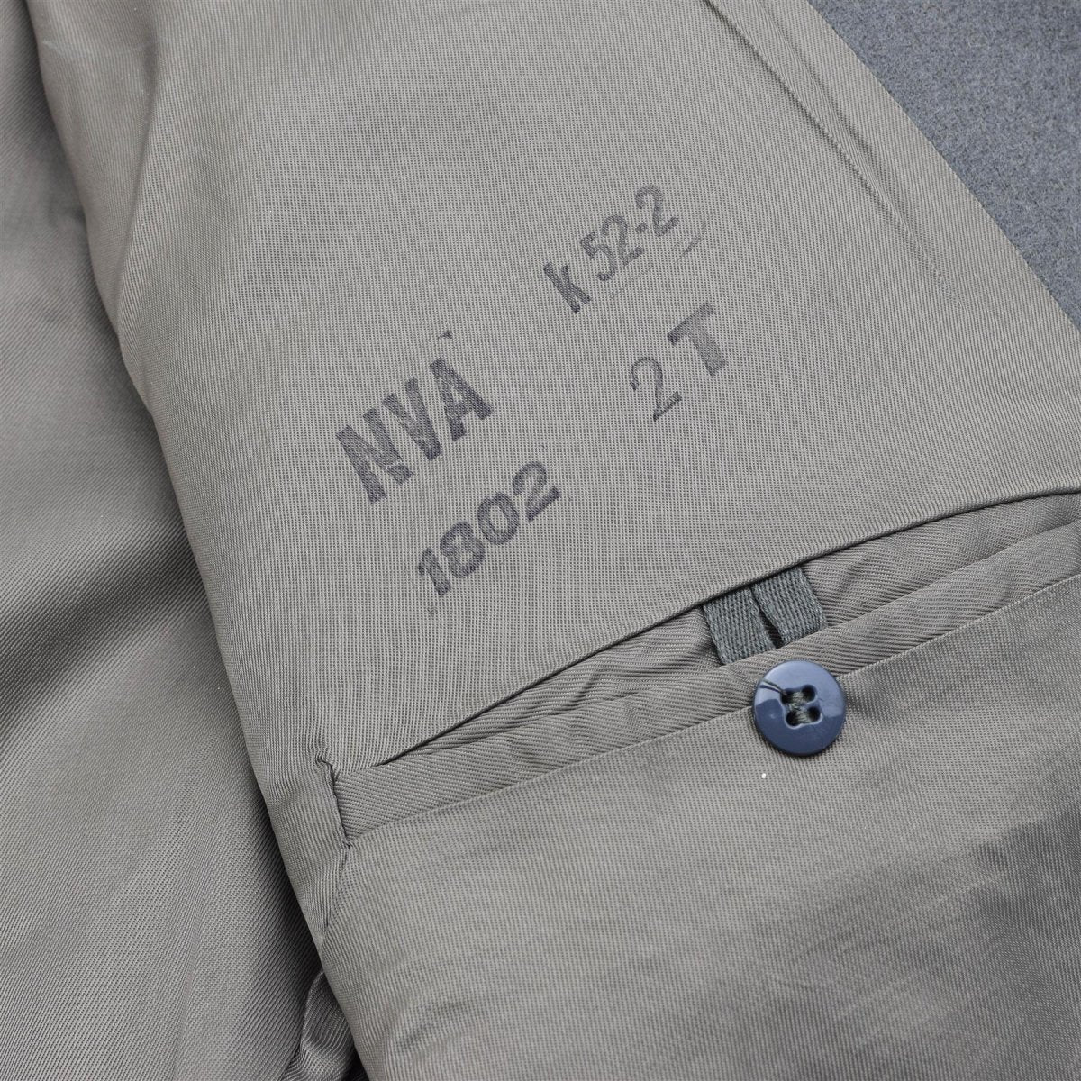 Original DDR-Militärjacke, Epauletten, Kragenaufnäher, Grau