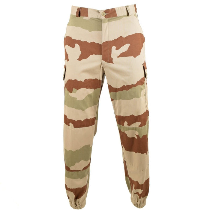 Original französische Militär-F2-Wüstentarnhose mit verstärkten Knien und Cargotaschen für den rauen Outdoor-Einsatz
