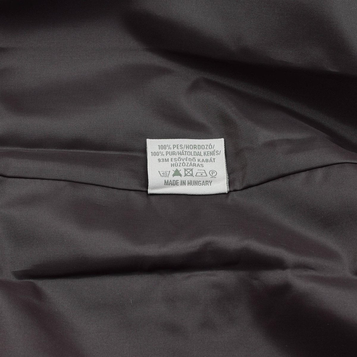 Original ungarische militärische wasserdichte Jacke mit aufrollbarer Kapuze, Knopfleiste, M93-Camouflage