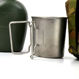 Original niederländische Feldflasche der niederländischen Armee mit Tasse und Camouflage-Hülle