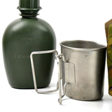 Original niederländische Feldflasche der niederländischen Armee mit Tasse und Camouflage-Hülle