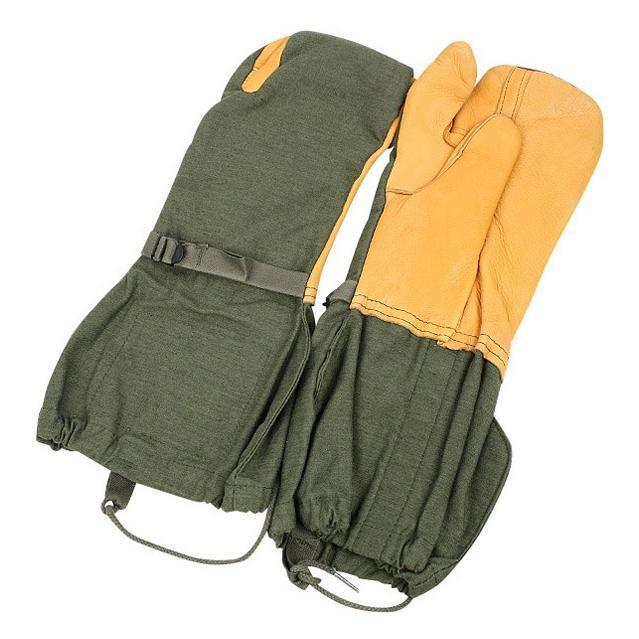 Originale Handschuhe der US-Armee für extremes kaltes Wetter mit Triggerfinger-Design und lederverstärkter Handfläche in Militärgrün.