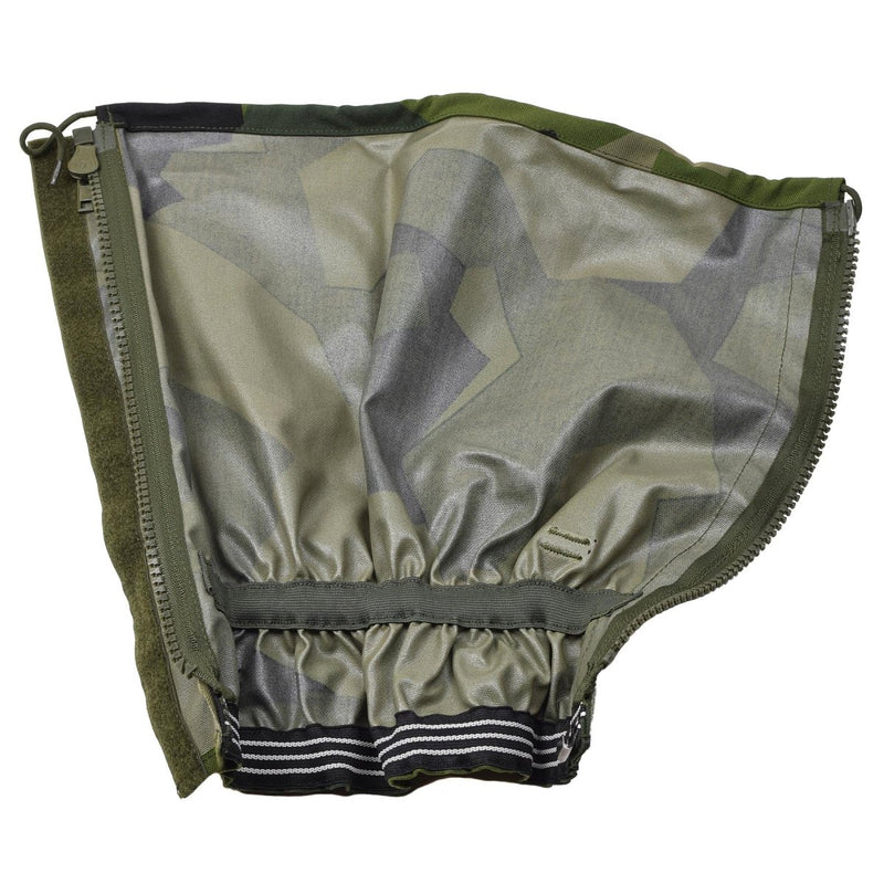 Waterproof TACGEAR gaiters in Swedish M90 splinter camo with metal hooks and elastic closure, one size fits all